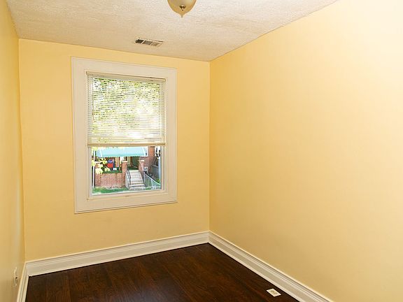 4th image of 505 Denison St
