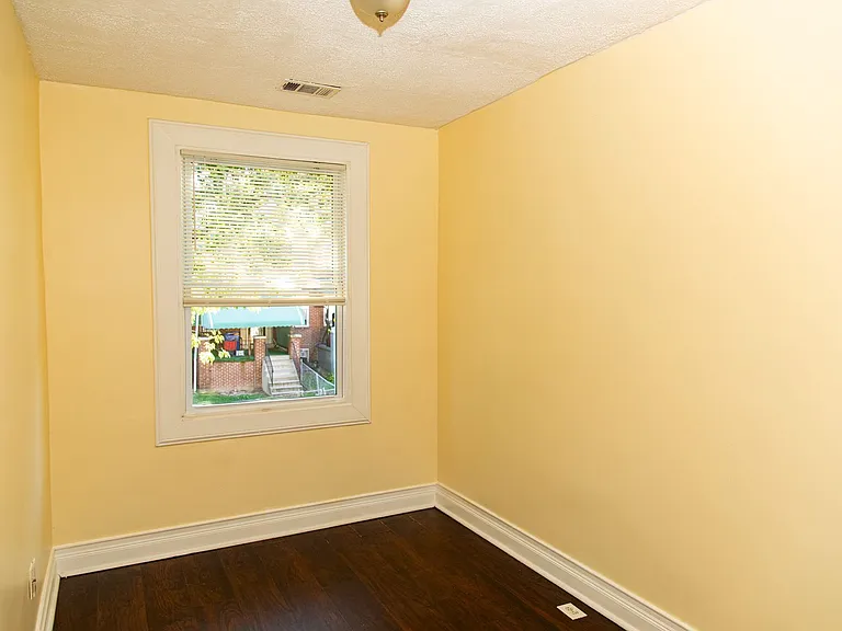 505 Denison St — Photo 3