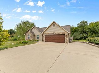 1207 Dawn St, Farmington, MO 63640