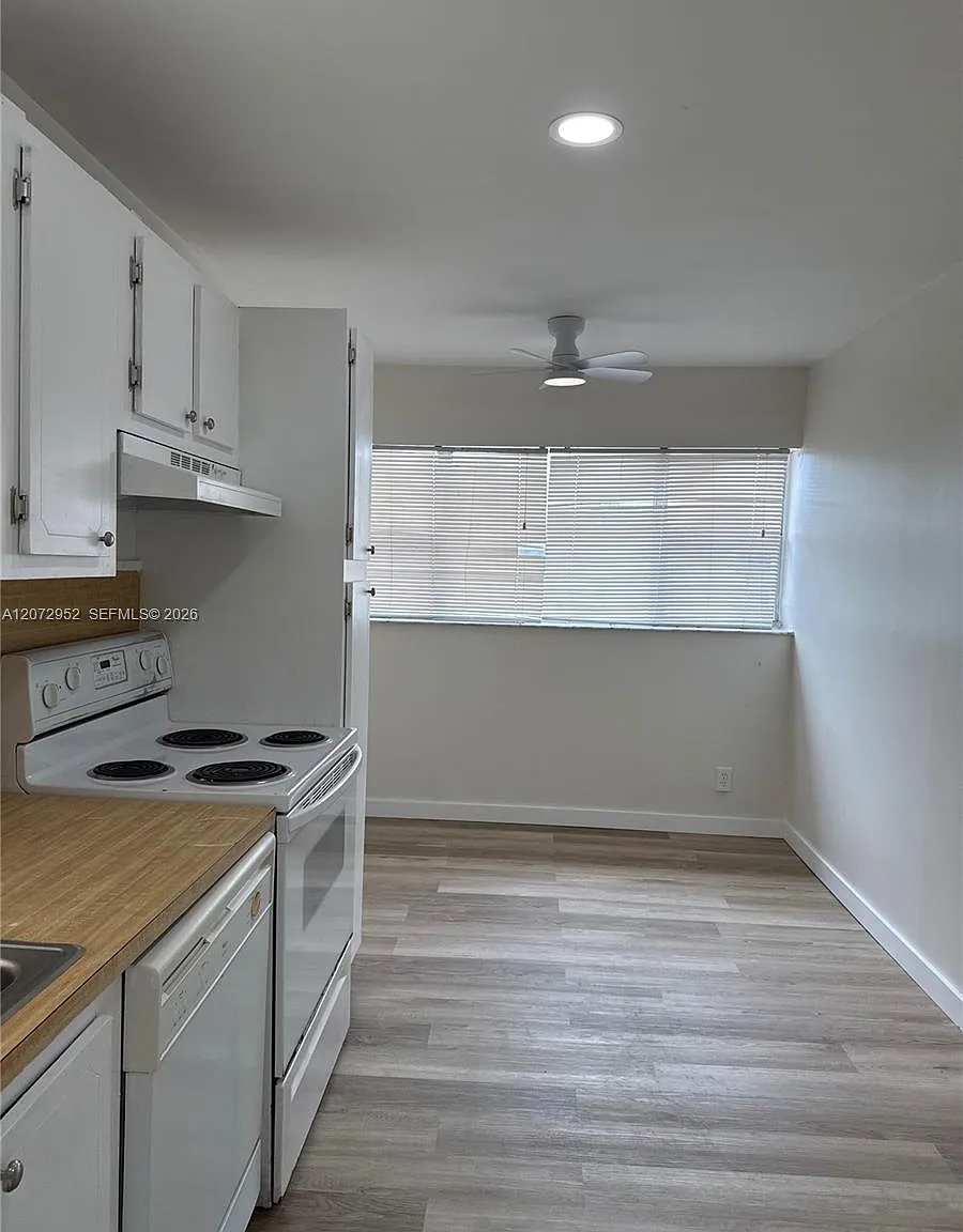 Sands Point Condominium I — Photo 1
