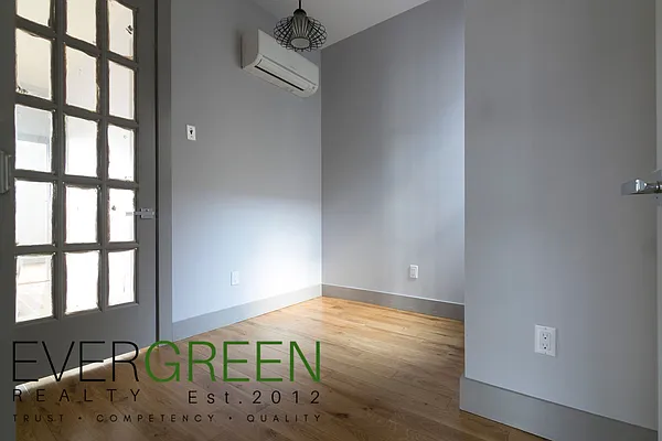 Rented by Evergreen Apartments BK | media 41