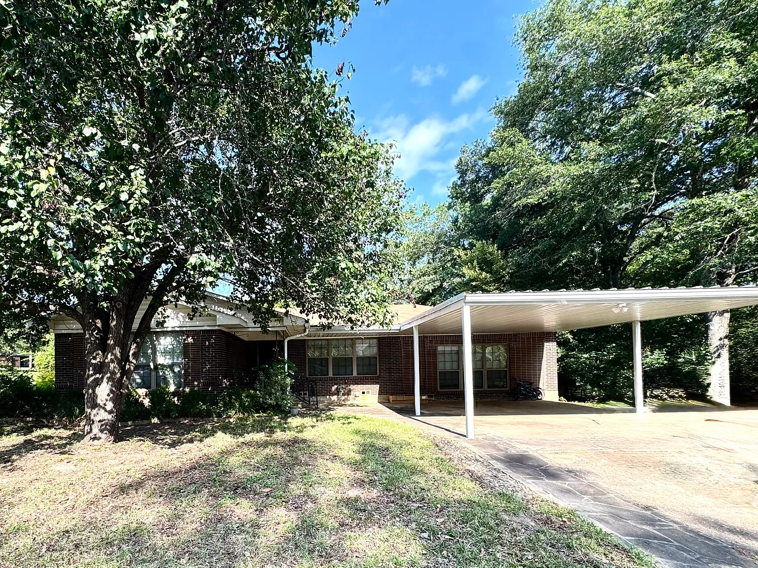 3 bed, 1932 sqft, $1,695 — Photo 1