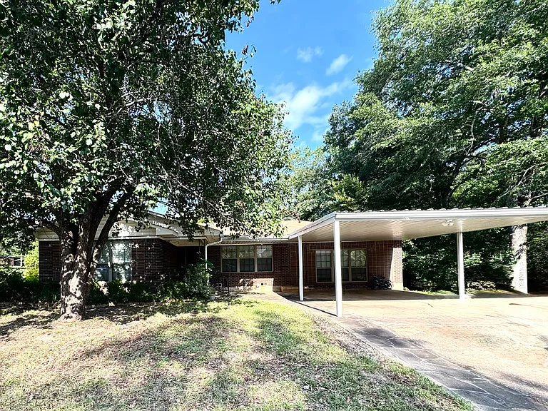 2211 Clay St — Photo 1
