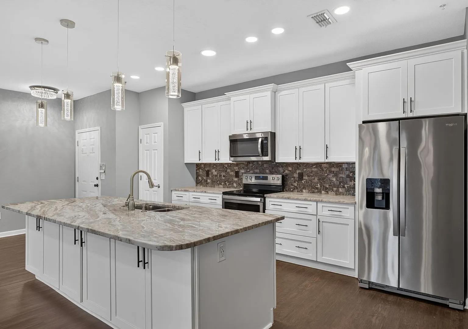 Campfield Waterfront Condo — Photo 4