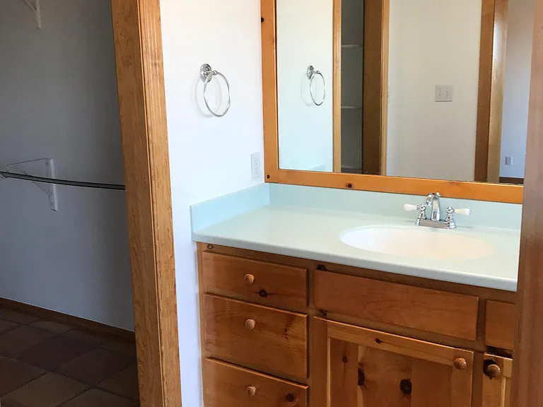 2045 Cresta Ct — Photo 11