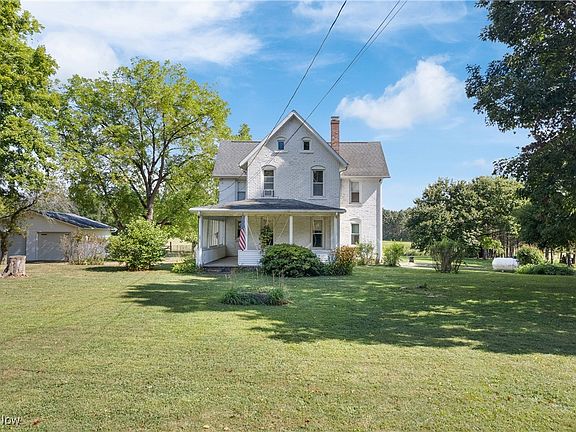 2nd image of 3025 Orchardview Dr SE