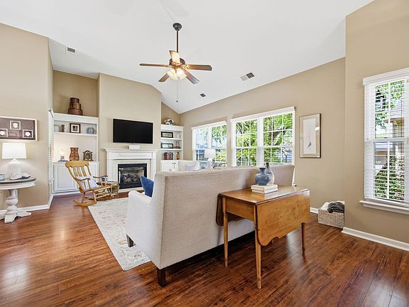 5th image of 733 Widener Ct