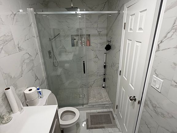 4th image of 15034 Castlebar Ln