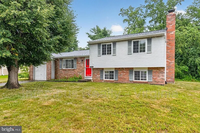 3 bed, 2.5 bath, 1229 sqft, $3,250 — Photo 2