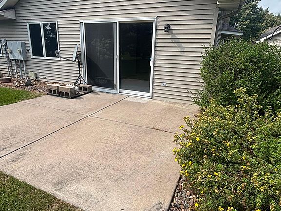 5th image of 572 Williamsburg Pl