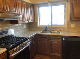 10425 Dearlove Rd, Glenview, IL 60025