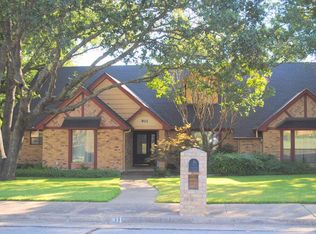 911 Green Tree Ln, Duncanville, TX 75137
