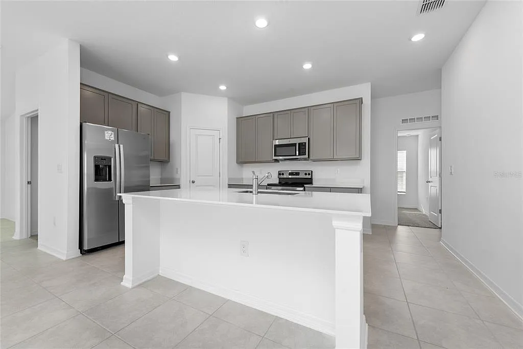 4 bed, 2.0 bath, 1841 sqft, $2,000 — Photo 4
