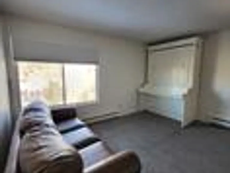 110 S Park Ave — Photo 1