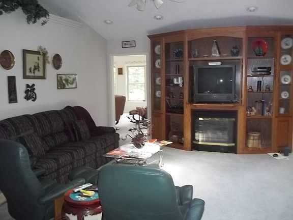 4th image of 152 Lakeside Dr