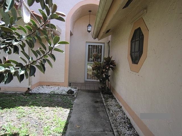 1st image of 5263 Helene Cir