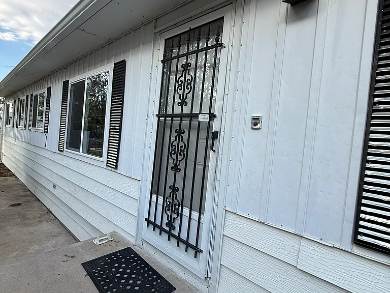 635 Washington Ave — Photo 24