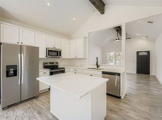 701 E 3rd St, Elgin, TX 78621