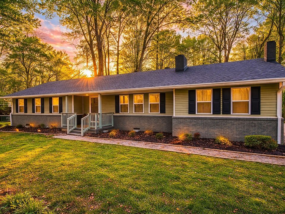 1st image of 221 Jackson Cir