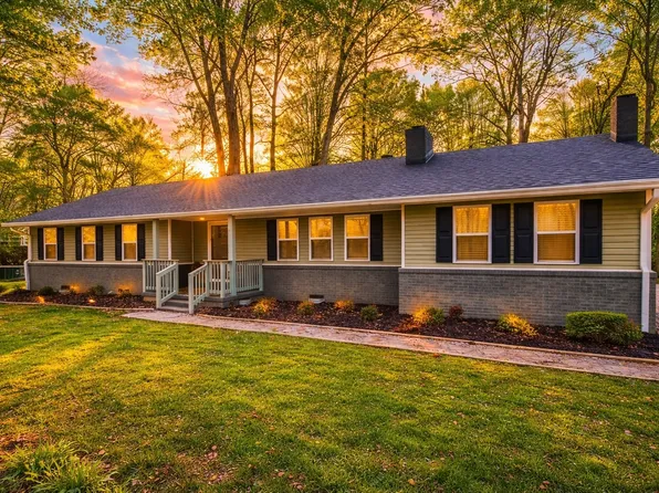 221 Jackson Cir, Tullahoma, TN 37388