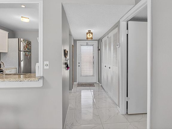 5th image of 33 Abbey Lane #207
