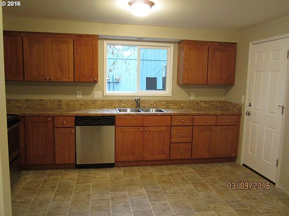 2nd image of 2089 NE Darby St