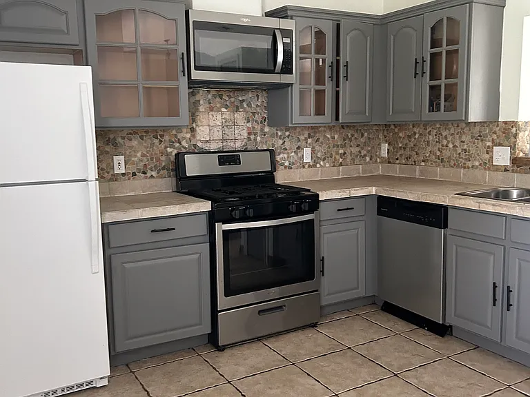 5105 Iris Ct — Photo 3