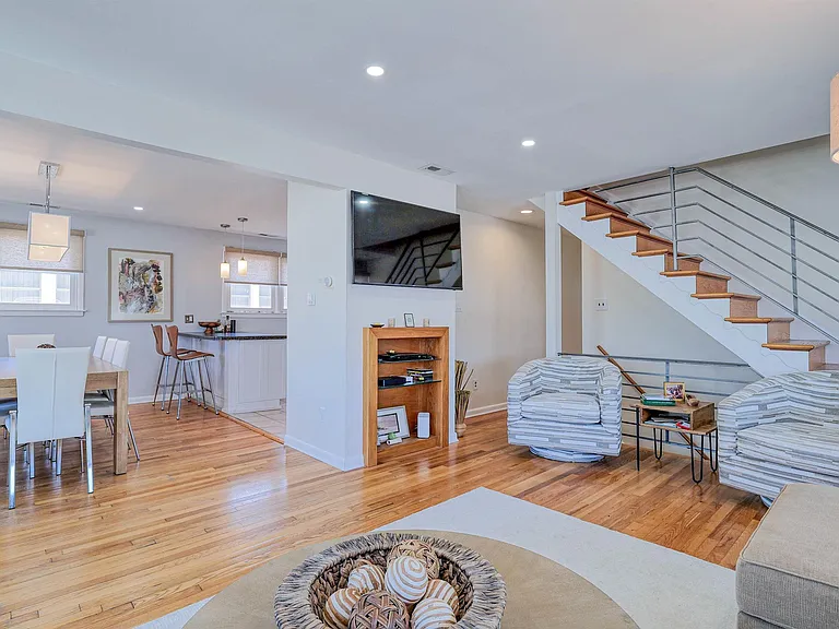 7000 Winchester Ave #TOP FLOOR — Photo 7