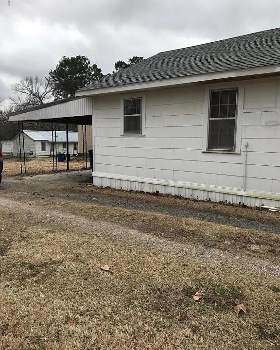 2nd image of 713 S Railroad Ave