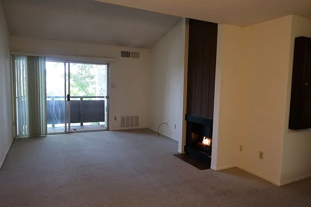 1605 Hotel Cir S — Photo 3