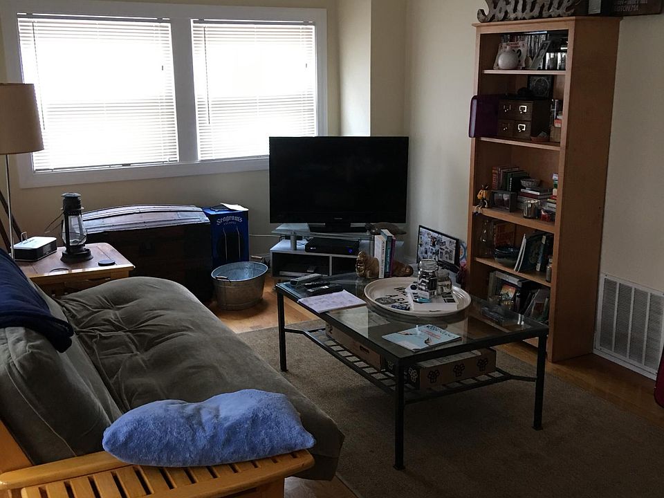 2nd image of 137 K St