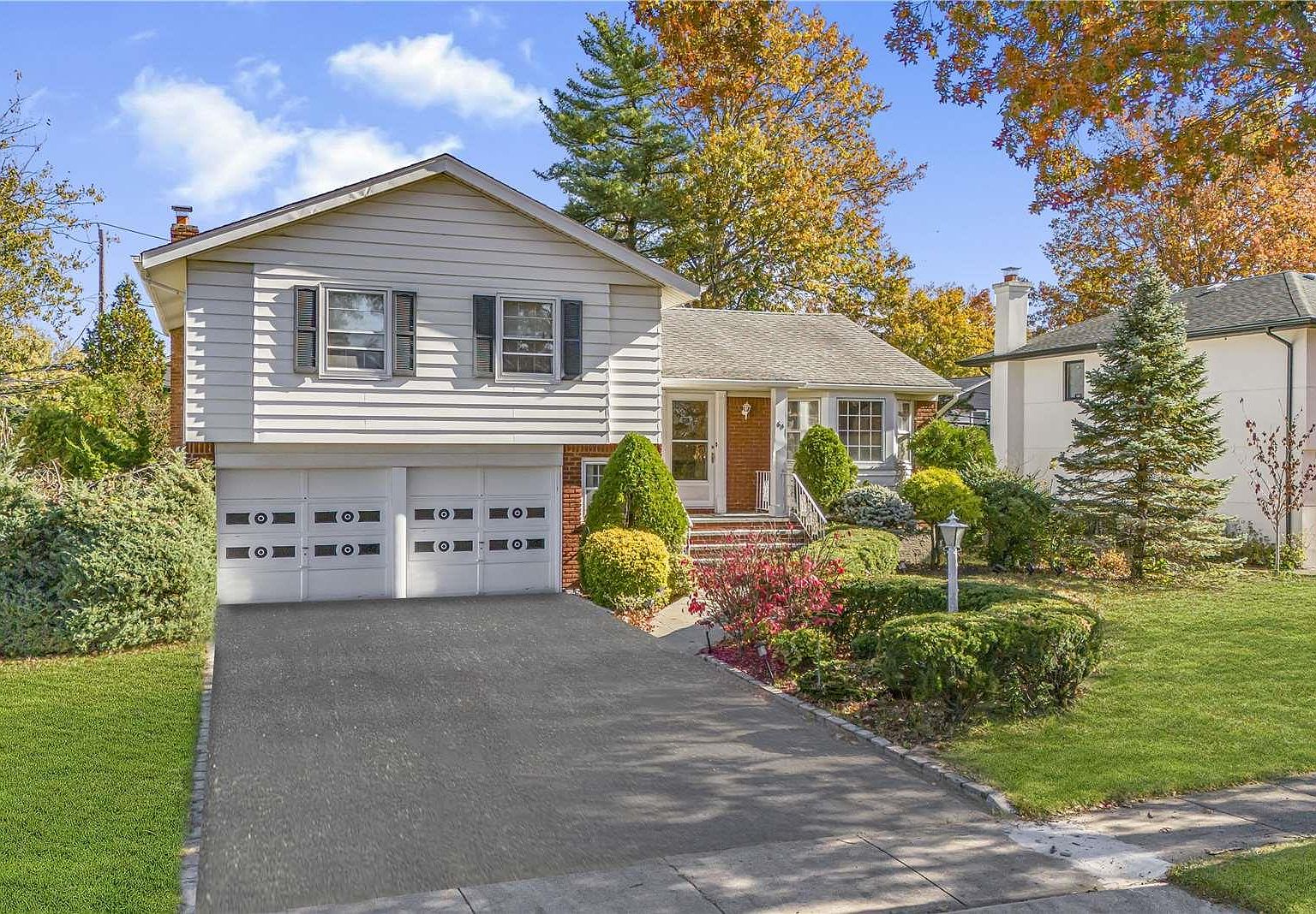 64 Shelbourne Lane, New Hyde Park, NY 11040 | Zillow