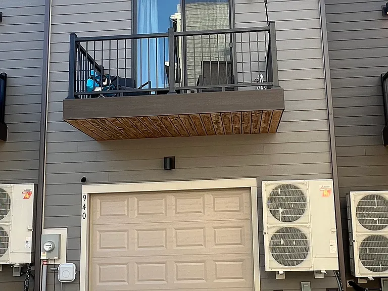 940 Broad River Ln — Photo 2
