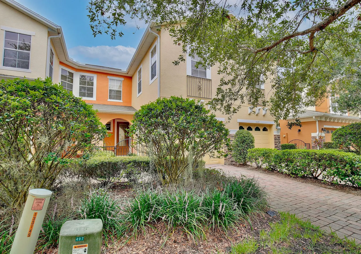 Gorgeous 3/2.5 Spacious Townhome with 1 Car Garage Ideally Located in Clayton's Crossing - Oviedo! — Photo 2