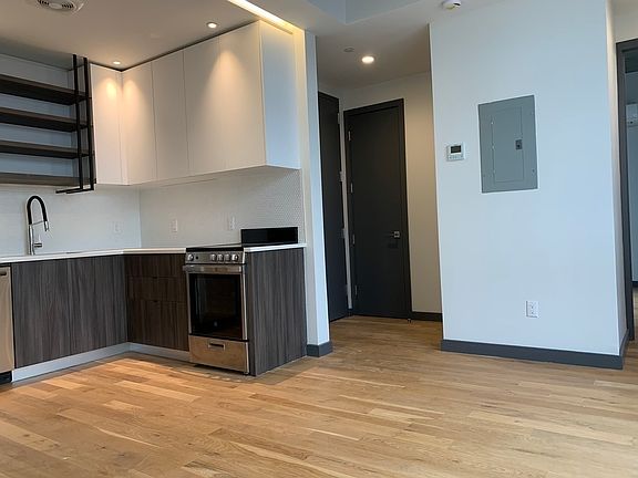 3rd image of 90 Linden St #542