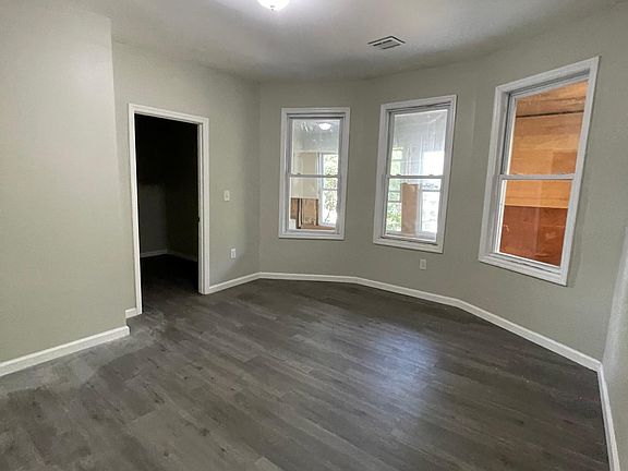 5th image of 164 Seymour Ave Floor 2