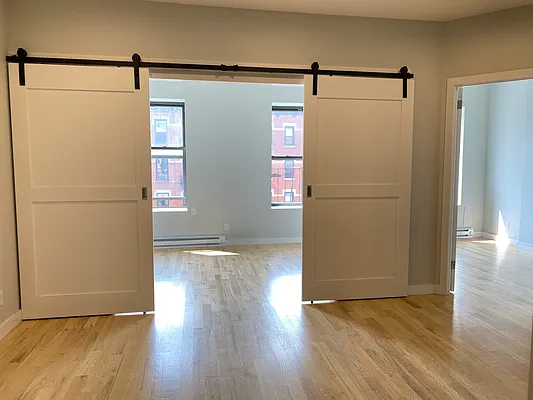 Rented by Chana Ofek, LREB | media 11