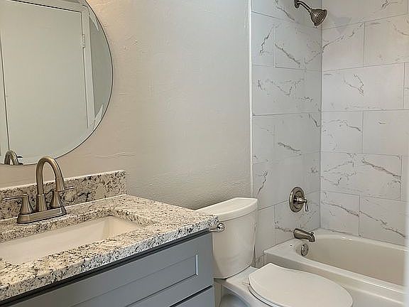 Full Bathroom Upstairs 