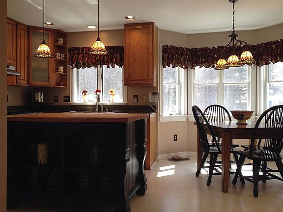 3rd image of 10 Glen Ct