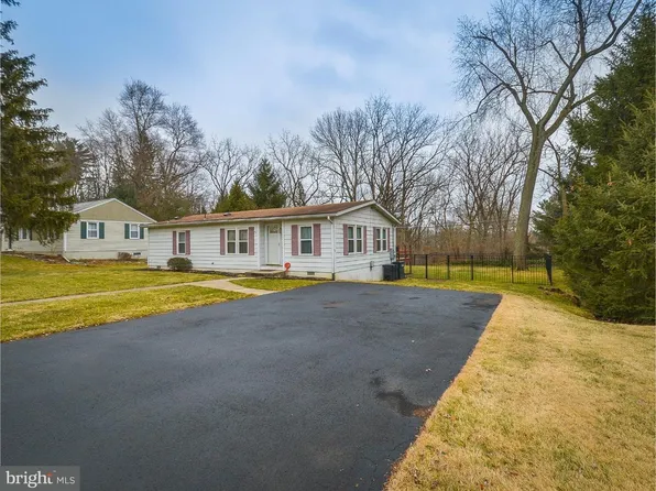 2927 Sycamore Rd, Huntingdon Valley, PA 19006