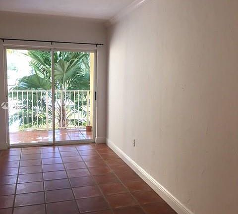 5th image of 300 Sunrise Dr APT 2L