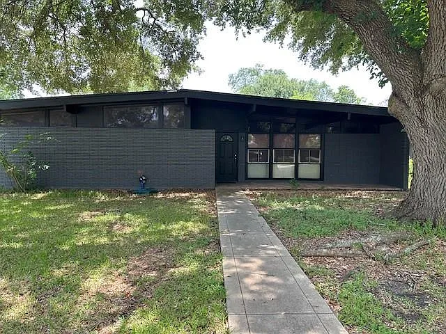 3 bed, 2.0 bath, 1904 sqft, $1,650 — Photo 1