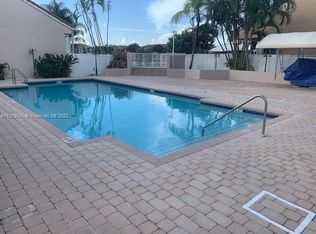 3945 Hyde Park Cir, Hollywood, FL 33021