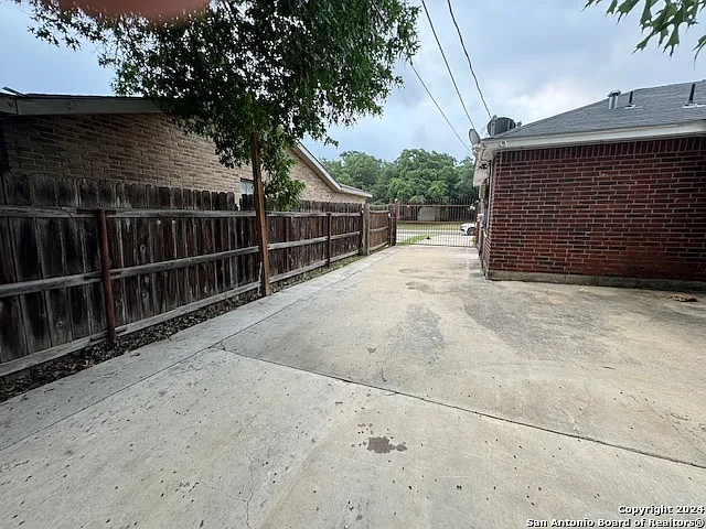 7415 Linklea — Photo 38
