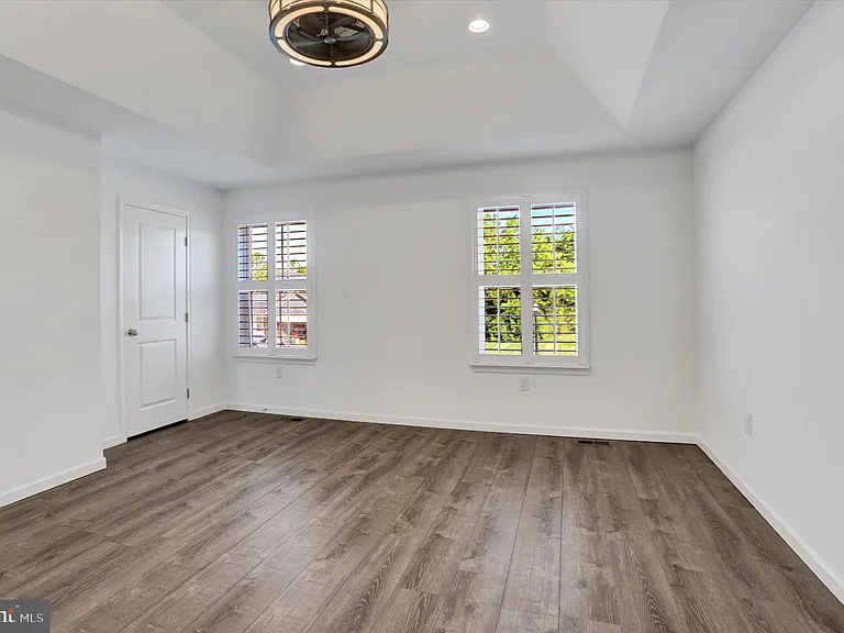 28 Long Bend Dr — Photo 18