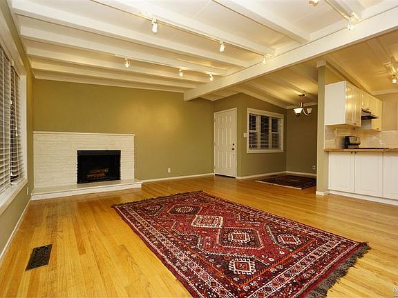 4th image of 24 Vine Ave