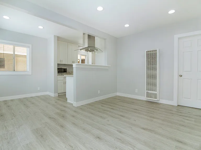 Ellis Street Duplex — Photo 6