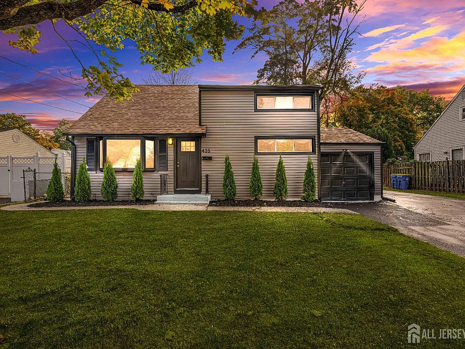 1st image of 435 Warfield Rd