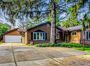 129 E 55th St, Westmont, IL 60559