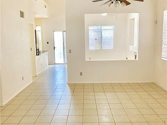 3rd image of 1012 Matagorda Ln